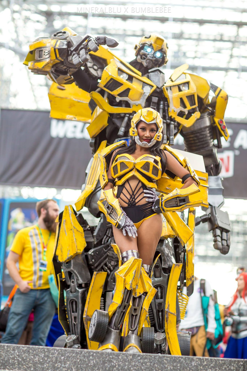 Cosplay by Extreme Costumes & Debbie Sath | Photo by Mineralblu